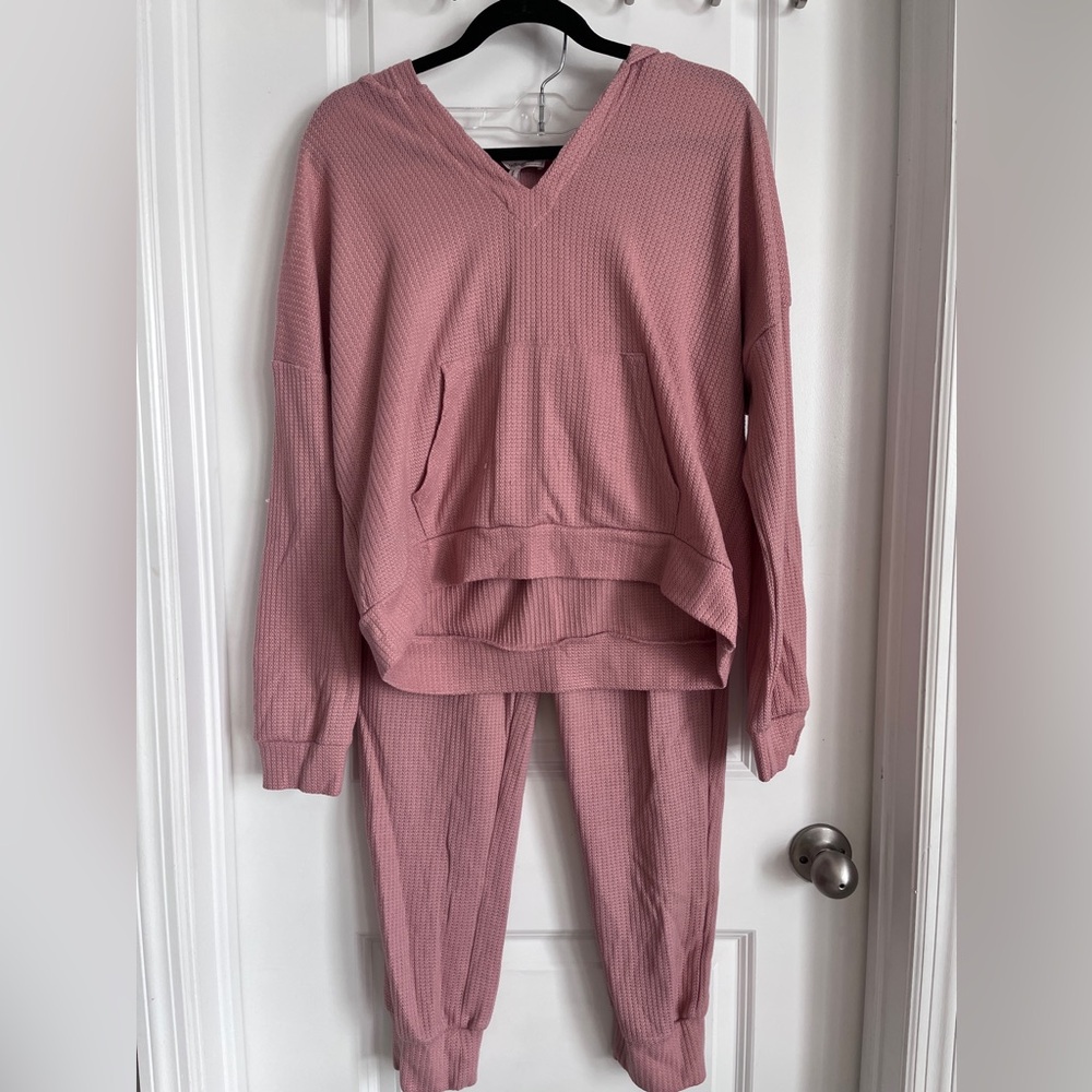 BCBGeneration Dusty Pink Knit 2 piece Hoodie Top and joggers set size medium